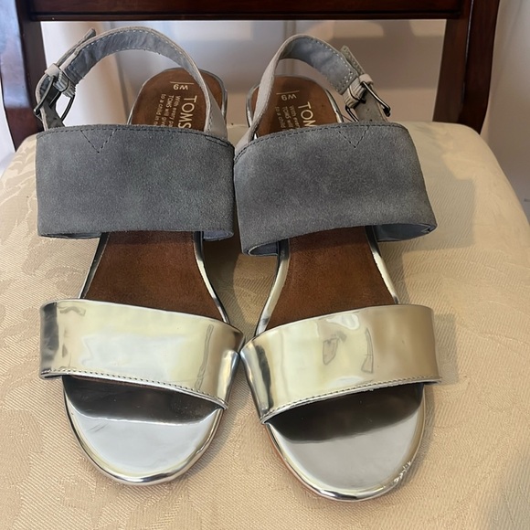 Toms Shoes - TOMS Poppy Suede and Silver Sandal women’s size 9